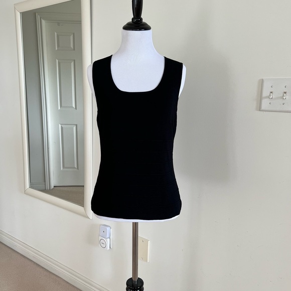 Black scoop neck sweater vest size small - Picture 7 of 8